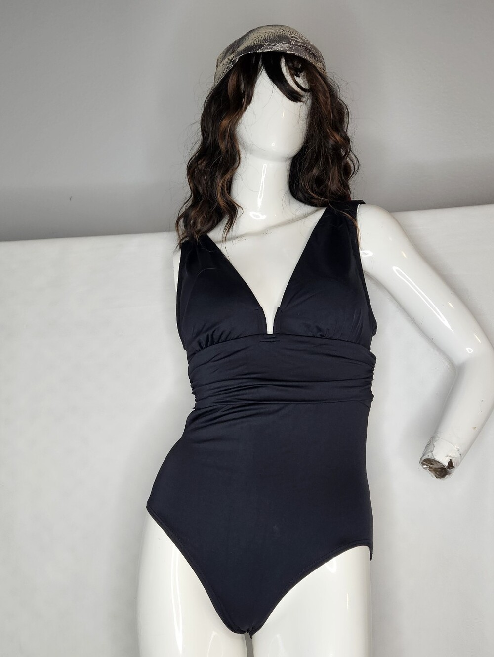 DKNY Women's One Piece Swimsuit  Plunging V Neckline Tummy Control Rushing Sz 10